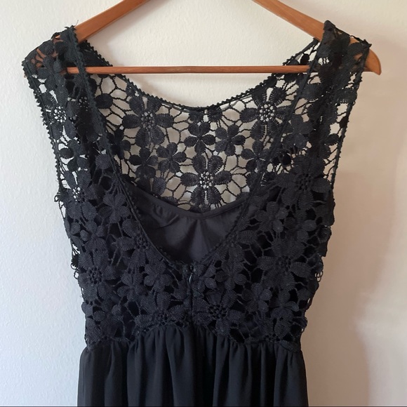Black Lace Maxi Dress - Picture 8 of 10